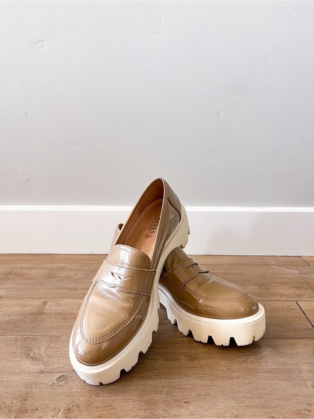 Cordani Audrey Platform Penny Loafers Beige Patent Leather Made in Italy EU 39